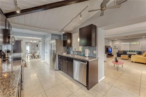 House in Fort Lauderdale, Florida 4 bedrooms, 256.97 sq.m. № 2253118 - photo 5