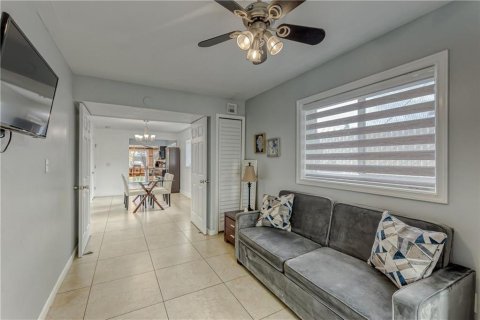 House in Fort Lauderdale, Florida 4 bedrooms, 256.97 sq.m. № 2253118 - photo 8