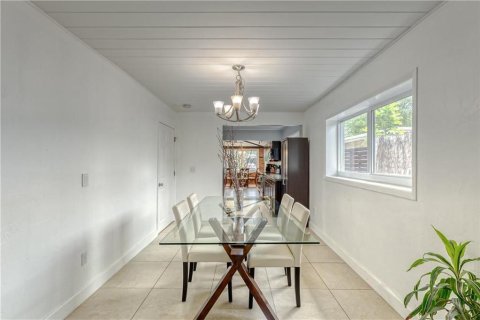 House in Fort Lauderdale, Florida 4 bedrooms, 256.97 sq.m. № 2253118 - photo 6