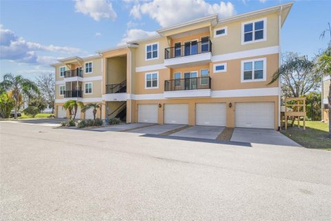 Condominio en venta en New Port Richey, Florida, 3 dormitorios, 114.08 m2 № 1578589 - foto 1