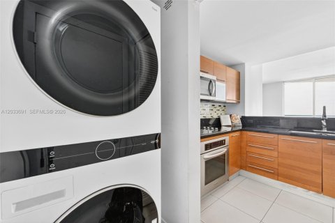 Снять в аренду кондоминиум в Майами, Флорида 2 спальни, 111.76м2, № 2078015 - фото 13