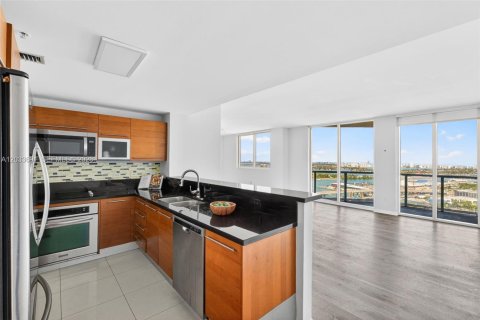 Снять в аренду кондоминиум в Майами, Флорида 2 спальни, 111.76м2, № 2078015 - фото 3
