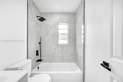 Villa ou maison à vendre à Miami, Floride: 4 chambres, 69.12 m2 № 1990670 - photo 15