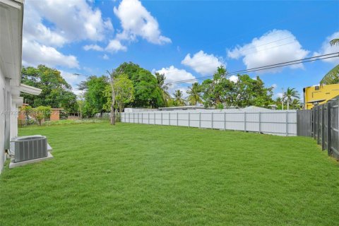 Villa ou maison à vendre à Miami, Floride: 4 chambres, 69.12 m2 № 1990670 - photo 5