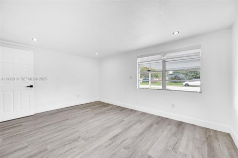 Villa ou maison à vendre à Miami, Floride: 4 chambres, 69.12 m2 № 1990670 - photo 20