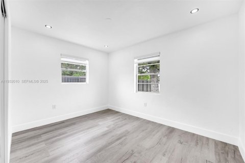 Villa ou maison à vendre à Miami, Floride: 4 chambres, 69.12 m2 № 1990670 - photo 21