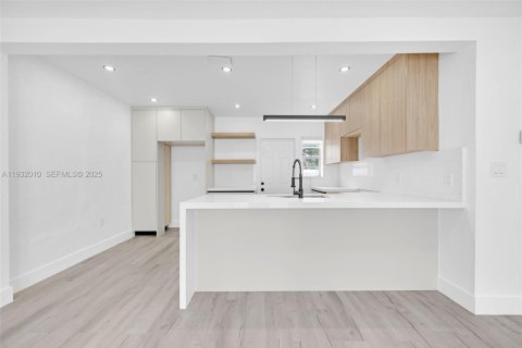 Villa ou maison à vendre à Miami, Floride: 4 chambres, 69.12 m2 № 1990670 - photo 8