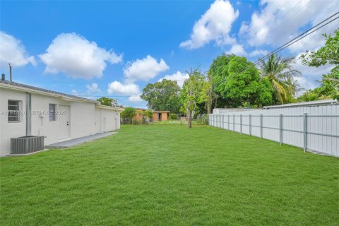 Villa ou maison à vendre à Miami, Floride: 4 chambres, 69.12 m2 № 1990670 - photo 6