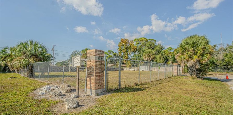 Land in Seminole, Florida № 2110967