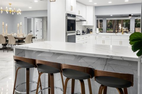 Villa ou maison à louer à Fort Lauderdale, Floride: 4 chambres, 293.39 m2 № 1933116 - photo 13