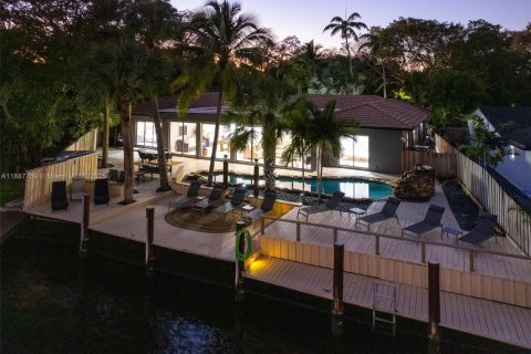 Villa ou maison à louer à Fort Lauderdale, Floride: 4 chambres, 293.39 m2 № 1933116 - photo 10