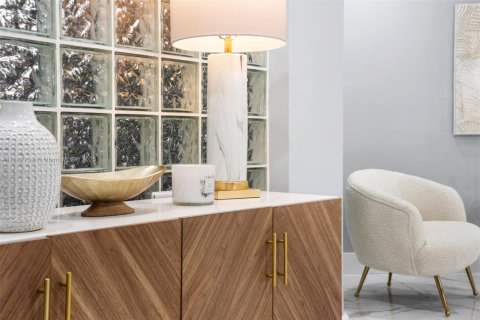 Villa ou maison à louer à Fort Lauderdale, Floride: 4 chambres, 293.39 m2 № 1933116 - photo 7