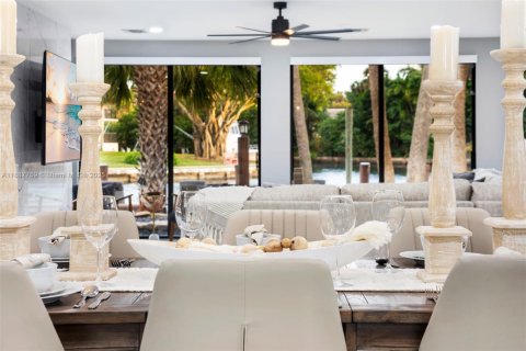 Villa ou maison à louer à Fort Lauderdale, Floride: 4 chambres, 293.39 m2 № 1933116 - photo 9