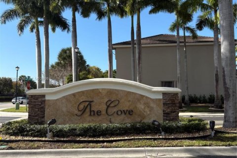 Adosado en Cutler Bay, Florida 3 dormitorios, 141.77 m2 № 2019963