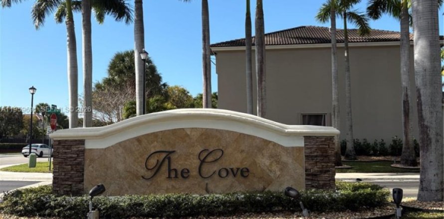 Adosado en Cutler Bay, Florida 3 dormitorios, 141.77 m2 № 2019963