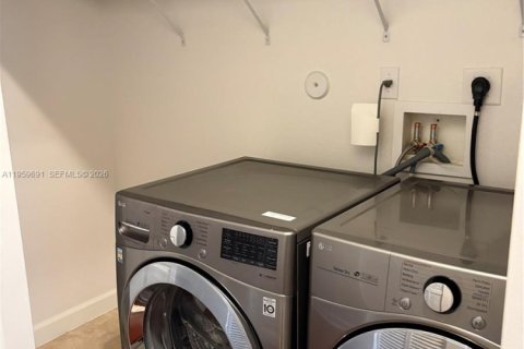 Adosado en alquiler en Cutler Bay, Florida, 3 dormitorios, 141.77 m2 № 2019963 - foto 18