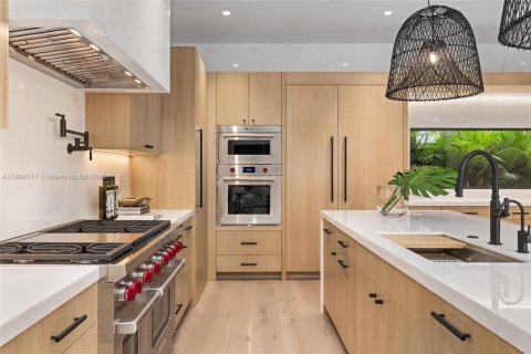 Купить виллу или дом в Майами, Флорида 5 спален, 389.91м2, № 1929524 - фото 24