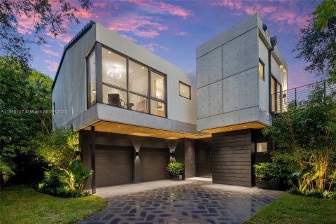Купить виллу или дом в Майами, Флорида 5 спален, 389.91м2, № 1929524 - фото 2