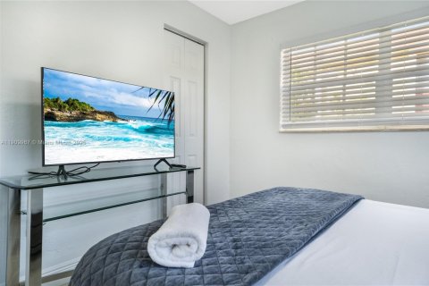 Propiedad comercial en venta en Miami, Florida, 125.42 m2 № 1966544 - foto 25