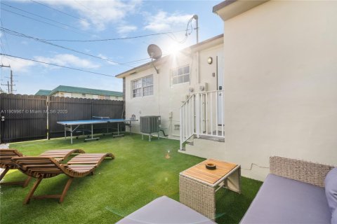 Propiedad comercial en venta en Miami, Florida, 125.42 m2 № 1966544 - foto 17