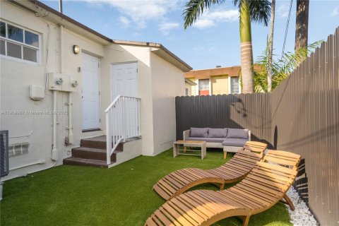 Propiedad comercial en venta en Miami, Florida, 125.42 m2 № 1966544 - foto 16