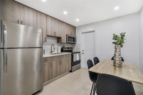 Propiedad comercial en venta en Miami, Florida, 125.42 m2 № 1966544 - foto 21