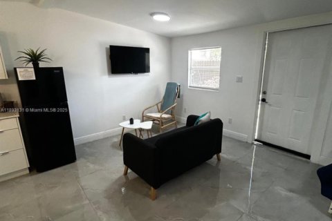 Immobilier commercial à louer à Miami, Floride: 1 chambre, 125.7 m2 № 1946759 - photo 1