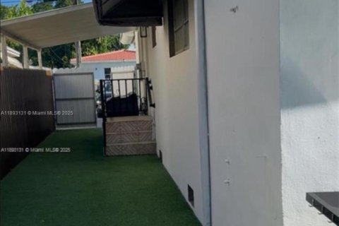 Снять в аренду коммерческую недвижимость в Майами, Флорида 1 спальня, 37.16м2, № 1946759 - фото 12