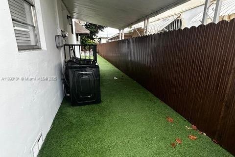 Снять в аренду коммерческую недвижимость в Майами, Флорида 1 спальня, 37.16м2, № 1946759 - фото 13