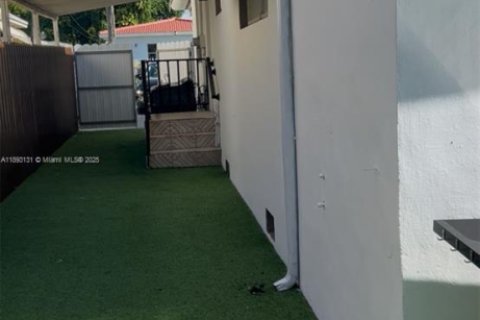 Immobilier commercial à louer à Miami, Floride: 1 chambre, 125.7 m2 № 1946759 - photo 8