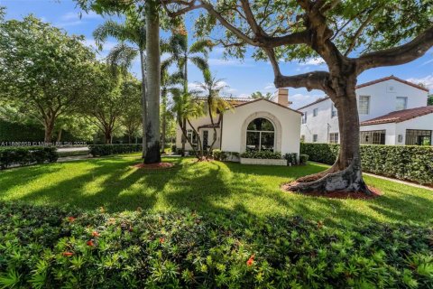 House in Miami Beach, Florida 4 bedrooms, 304.81 sq.m. № 1930103 - photo 5