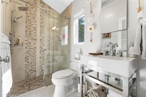 House in Miami Beach, Florida 4 bedrooms, 304.81 sq.m. № 1930103 - photo 19