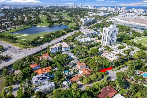 House in Miami Beach, Florida 4 bedrooms, 304.81 sq.m. № 1930103 - photo 4