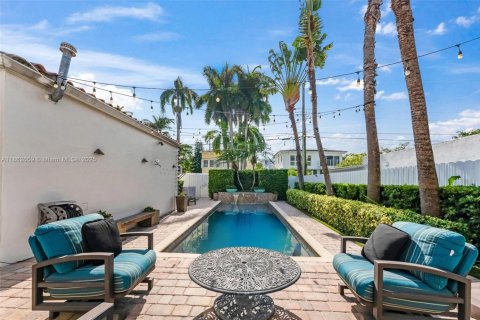 House in Miami Beach, Florida 4 bedrooms, 304.81 sq.m. № 1930103 - photo 27