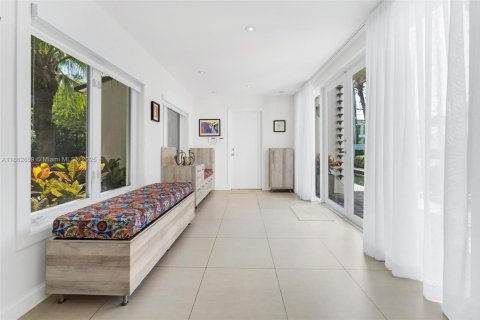 House in Miami Beach, Florida 4 bedrooms, 304.81 sq.m. № 1930103 - photo 23