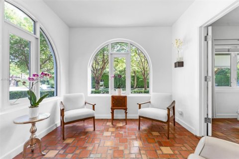 House in Miami Beach, Florida 4 bedrooms, 304.81 sq.m. № 1930103 - photo 16