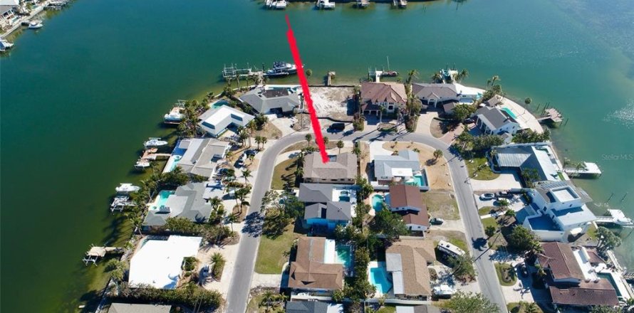 Villa ou maison à Saint Petersburg, Floride 3 chambres, 180.04 m2 № 1661943