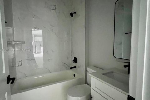 Casa en alquiler en Port Charlotte, Florida, 4 dormitorios, 149.29 m2 № 1951367 - foto 5