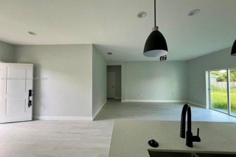 Casa en alquiler en Port Charlotte, Florida, 4 dormitorios, 149.29 m2 № 1951367 - foto 3