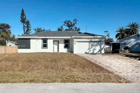 Casa en alquiler en Port Charlotte, Florida, 4 dormitorios, 149.29 m2 № 1951367 - foto 1