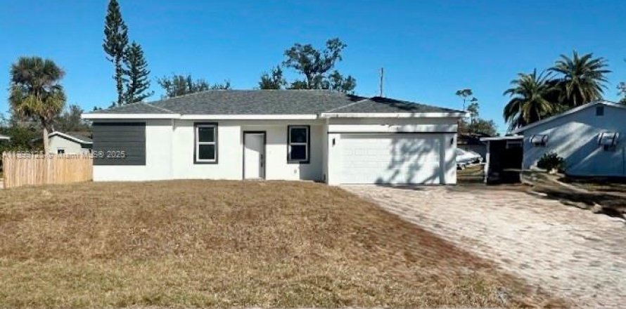 Casa en Port Charlotte, Florida 4 dormitorios, 149.29 m2 № 1951367