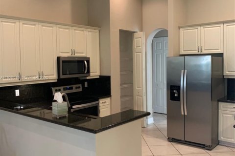 Купить виллу или дом в Коконат Крик, Флорида 7 комнат, 275.55м2, № 1991894 - фото 4