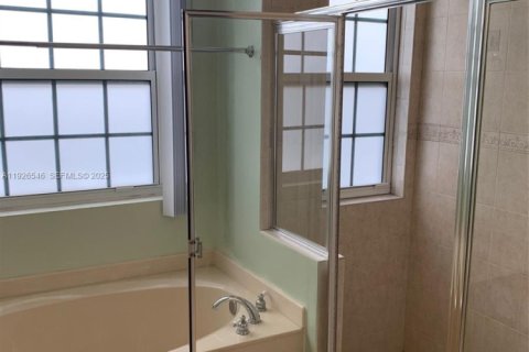 Купить виллу или дом в Коконат Крик, Флорида 7 комнат, 275.55м2, № 1991894 - фото 16