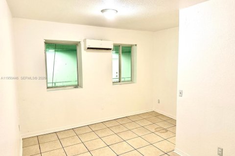 Купить виллу или дом в Майами, Флорида 1 спальня, 43.2м2, № 2005925 - фото 6