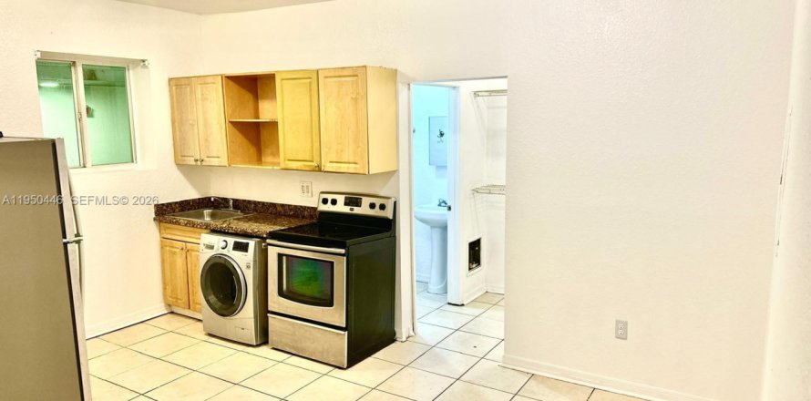 Дом в Майами, Флорида 1 спальня, 43.2м2 № 2005925