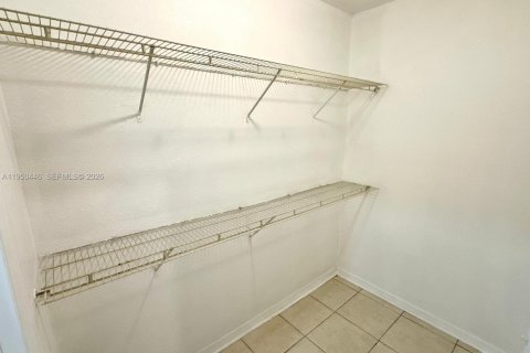 Купить виллу или дом в Майами, Флорида 1 спальня, 43.2м2, № 2005925 - фото 11