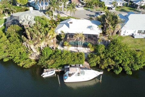 House in Apollo Beach, Florida 3 bedrooms, 202.53 sq.m. № 2204867 - photo 23