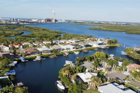 House in Apollo Beach, Florida 3 bedrooms, 202.53 sq.m. № 2204867 - photo 13