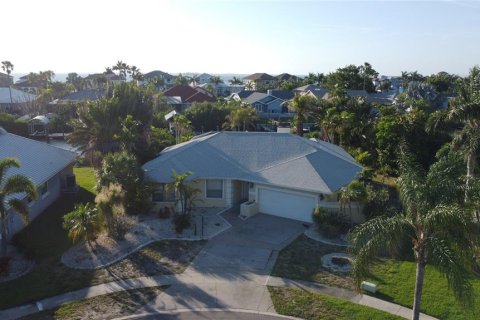 House in Apollo Beach, Florida 3 bedrooms, 202.53 sq.m. № 2204867 - photo 2