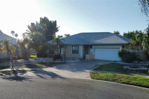 House in Apollo Beach, Florida 3 bedrooms, 202.53 sq.m. № 2204867 - photo 27